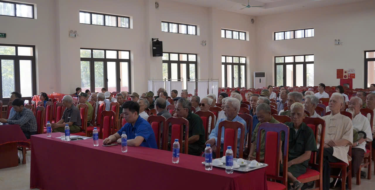 Thanh niên Phường Chương Mỹ tổ chức khám, cấp phát thuốc cho thương binh, bệnh binh nhân kỷ niệm 78 năm Ngày Thương binh - Liệt sĩ (27/7/1947 – 27/7/2025)- Ảnh 2.