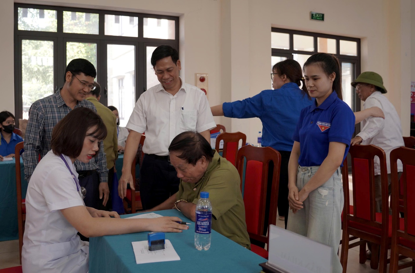 Thanh niên Phường Chương Mỹ tổ chức khám, cấp phát thuốc cho thương binh, bệnh binh nhân kỷ niệm 78 năm Ngày Thương binh - Liệt sĩ (27/7/1947 – 27/7/2025)- Ảnh 3.