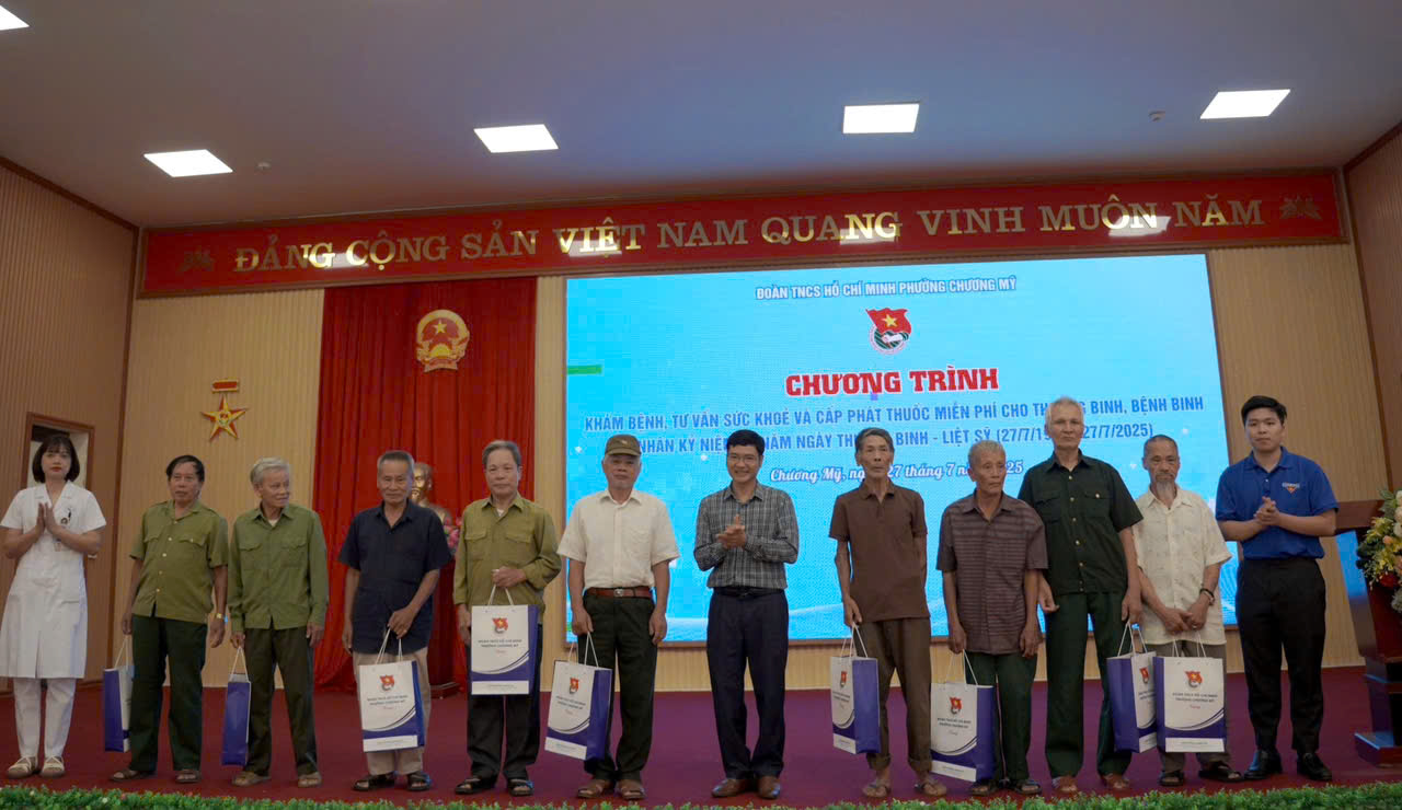 Thanh niên Phường Chương Mỹ tổ chức khám, cấp phát thuốc cho thương binh, bệnh binh nhân kỷ niệm 78 năm Ngày Thương binh - Liệt sĩ (27/7/1947 – 27/7/2025)- Ảnh 7.