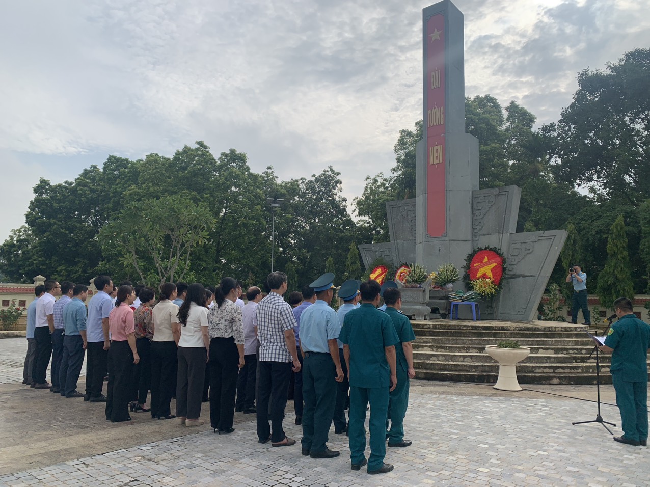 Lãnh đạo xã Đan Phượng dâng hương, hoa tưởng niệm các Anh hùng liệt sĩ nhân kỷ niệm 78  năm ngày Thương binh – Liệt sỹ- Ảnh 3.
