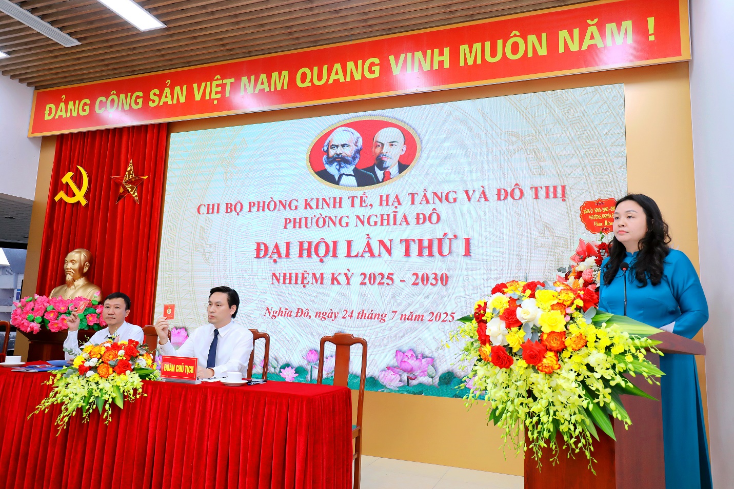 Đại hội Chi bộ Phòng Kinh tế, Hạ tầng và Đô thị phường Nghĩa Đô lần thứ I, nhiệm kỳ 2025 - 2030- Ảnh 3.