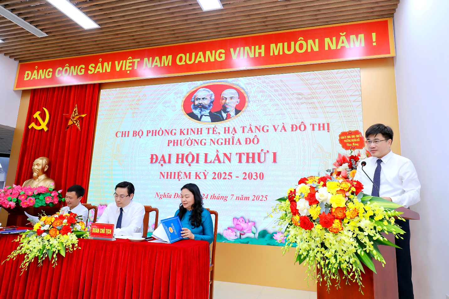 Đại hội Chi bộ Phòng Kinh tế, Hạ tầng và Đô thị phường Nghĩa Đô lần thứ I, nhiệm kỳ 2025 - 2030- Ảnh 4.
