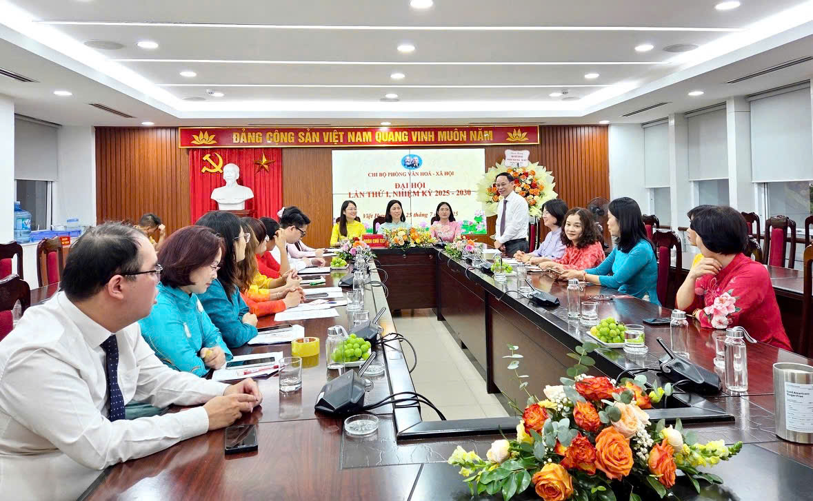Đại hội chi bộ Phòng Văn hóa Xã hội phường Việt Hưng lần thứ nhất, nhiệm kỳ 2025 - 2030- Ảnh 1.