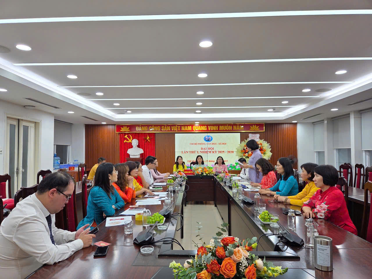Đại hội chi bộ Phòng Văn hóa Xã hội phường Việt Hưng lần thứ nhất, nhiệm kỳ 2025 - 2030- Ảnh 3.