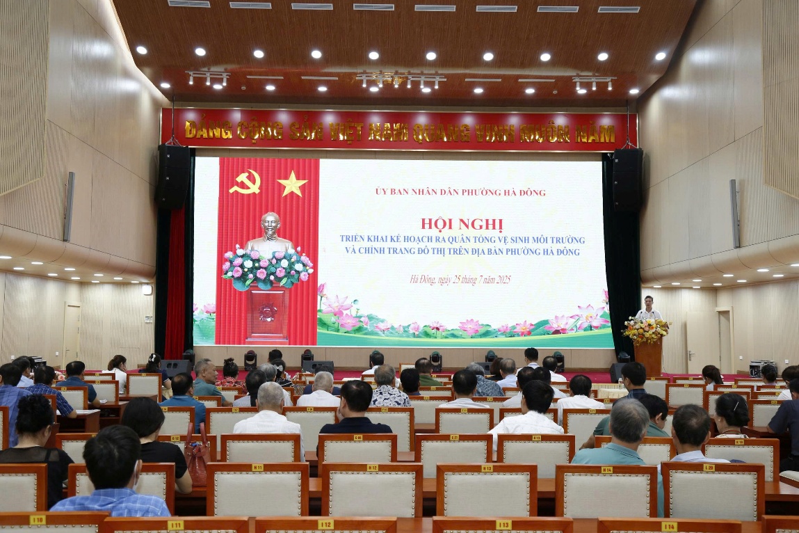 Phường Hà Đông triển khai kế hoạch ra quân tổng vệ sinh môi trường và chỉnh trang đô thị- Ảnh 1.