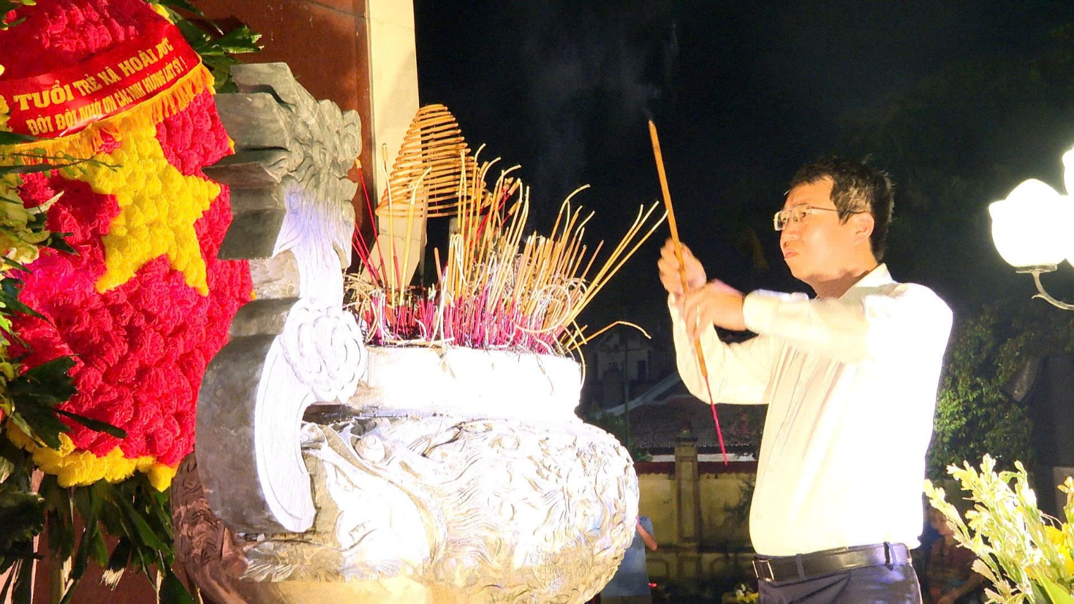 Lễ thắp nến tri ân các Anh hùng liệt sĩ xã Hoài Đức- Ảnh 3.