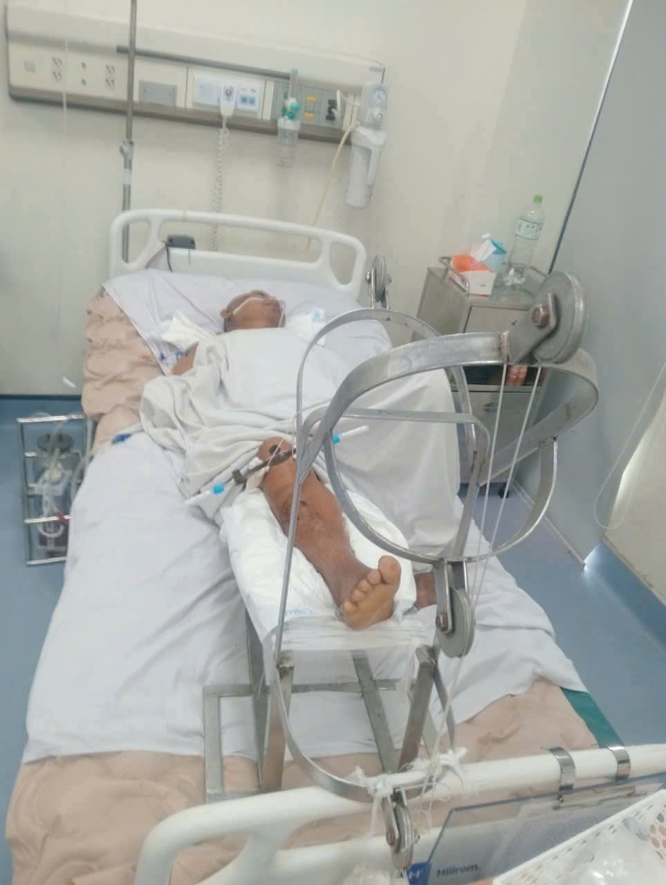 Hội Chữ thập đỏ xã Ứng Thiên trao quà hỗ trợ gia đình anh Nguyễn Văn Vinh, thôn Viên Ngoại- Ảnh 1.
