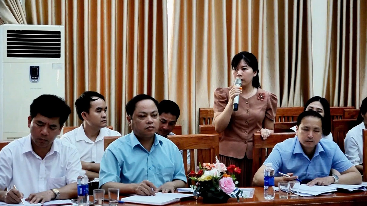 C:\Users\User\Desktop\HONG SON\T7\CT29.7\BTV làm việc với  TT\z6850586822494_6ebfdd3eb785ec492c62ec17f8b80b8b.jpg