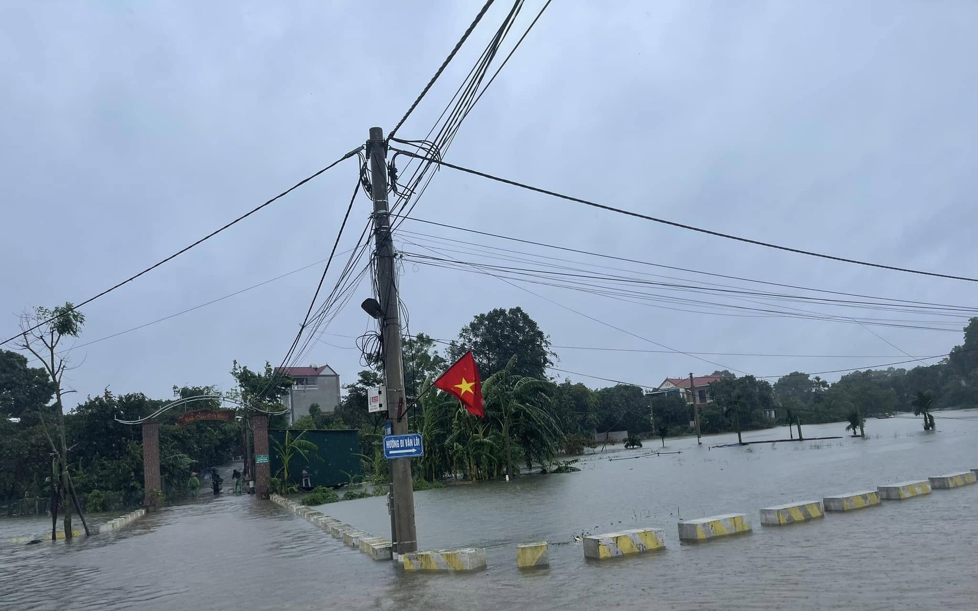 Sông Tích đoạn qua thôn Mỹ Giang 