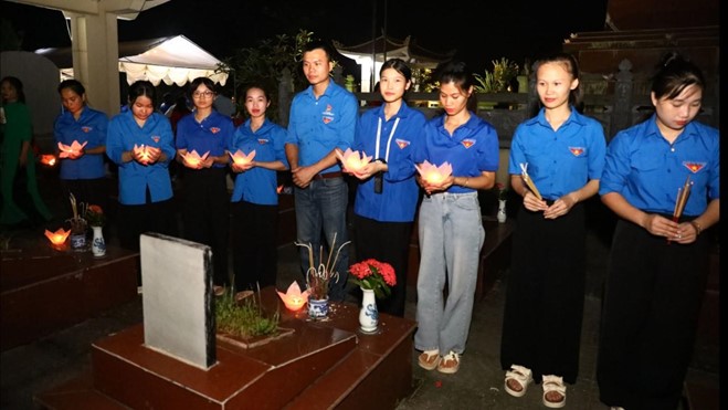 Ủy ban Mặt trận Tổ quốc xã Sơn Đồng tổ chức Lễ thắp nến tri ân các Anh hùng Liệt sĩ xã- Ảnh 5.