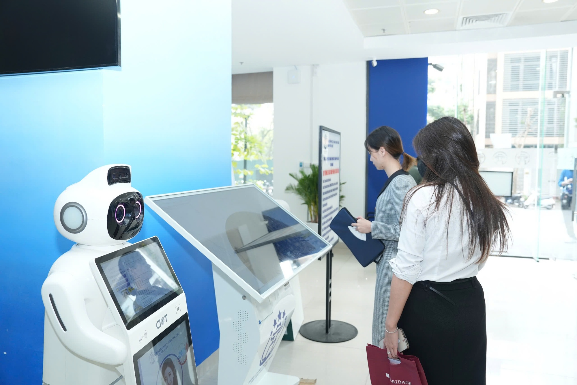 Hà Nội triển khai Chiến dịch "45 ngày đêm ra quân hỗ trợ hoạt động chuyển đổi số"- Ảnh 1.