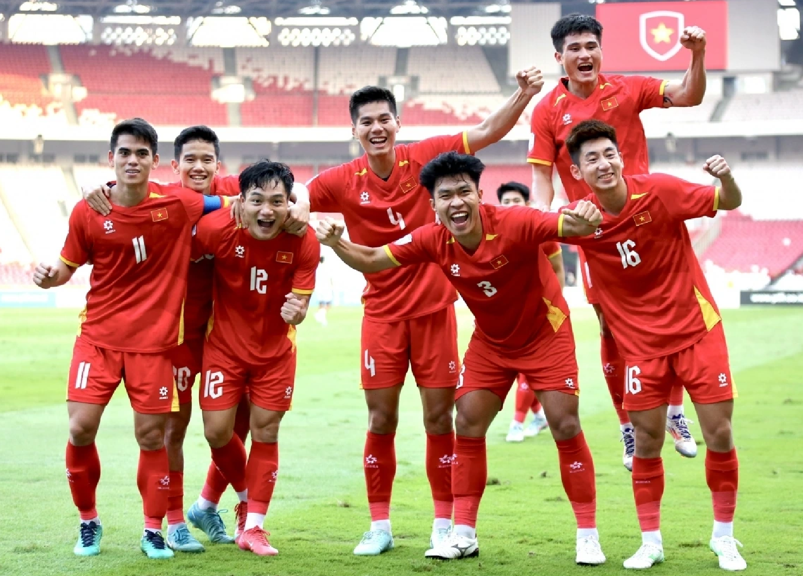 Các cầu thủ U23 Việt Nam hân hoan nâng cao cúp vô địch U23 Đông Nam Á 2025- Ảnh 4.