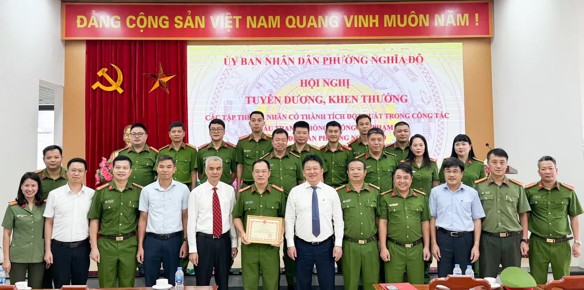Hội nghị tuyên dương, khen thưởng thành tích đột xuất trong công tác đấu tranh, phòng chống tội phạm trên địa bàn phường Nghĩa Đô- Ảnh 7.