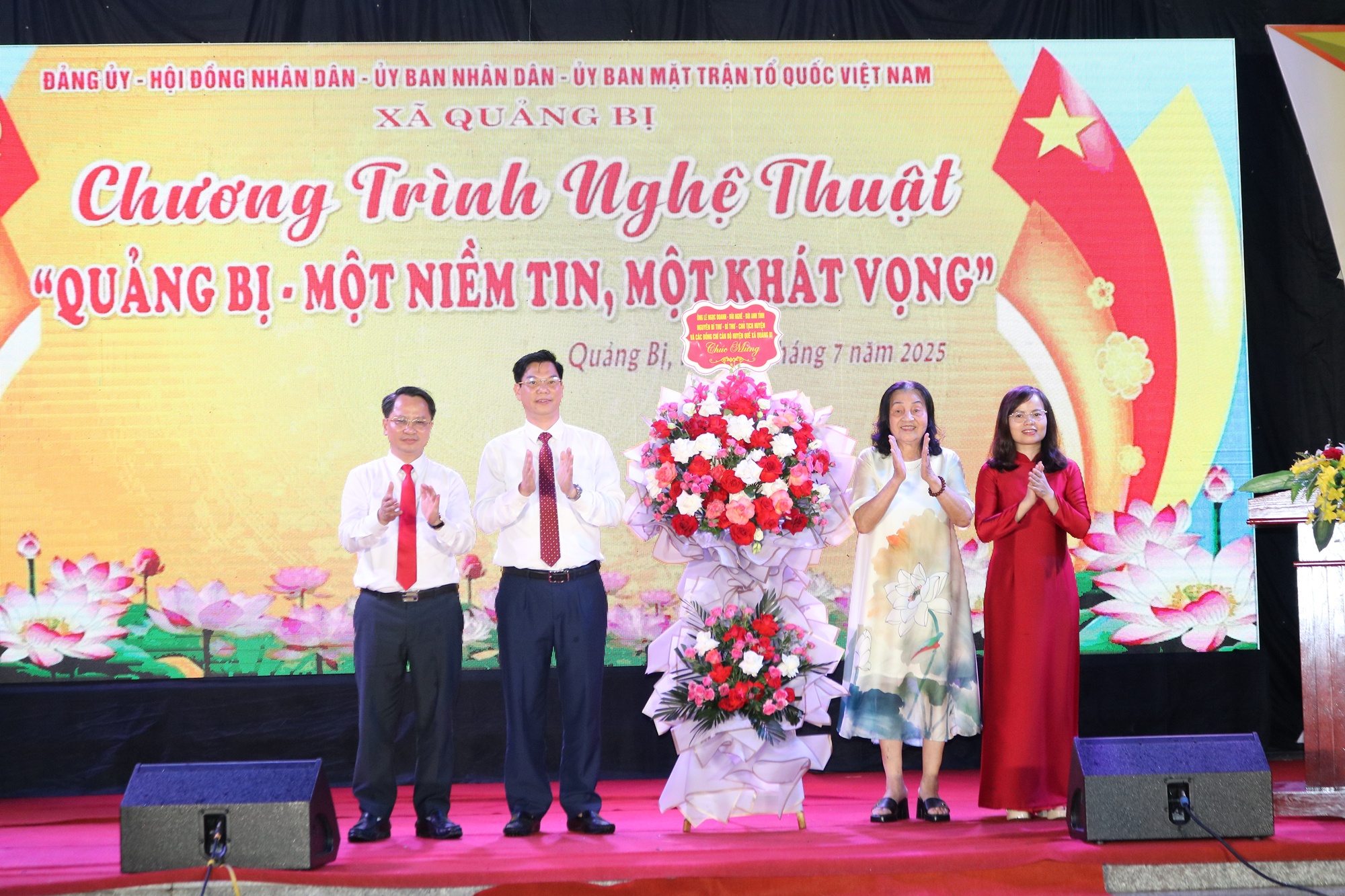 Xã Quảng Bị tổ chức thành công Chương trình nghệ thuật với chủ đề "Quảng Bị - một niềm tin, một khát vọng"- Ảnh 1.