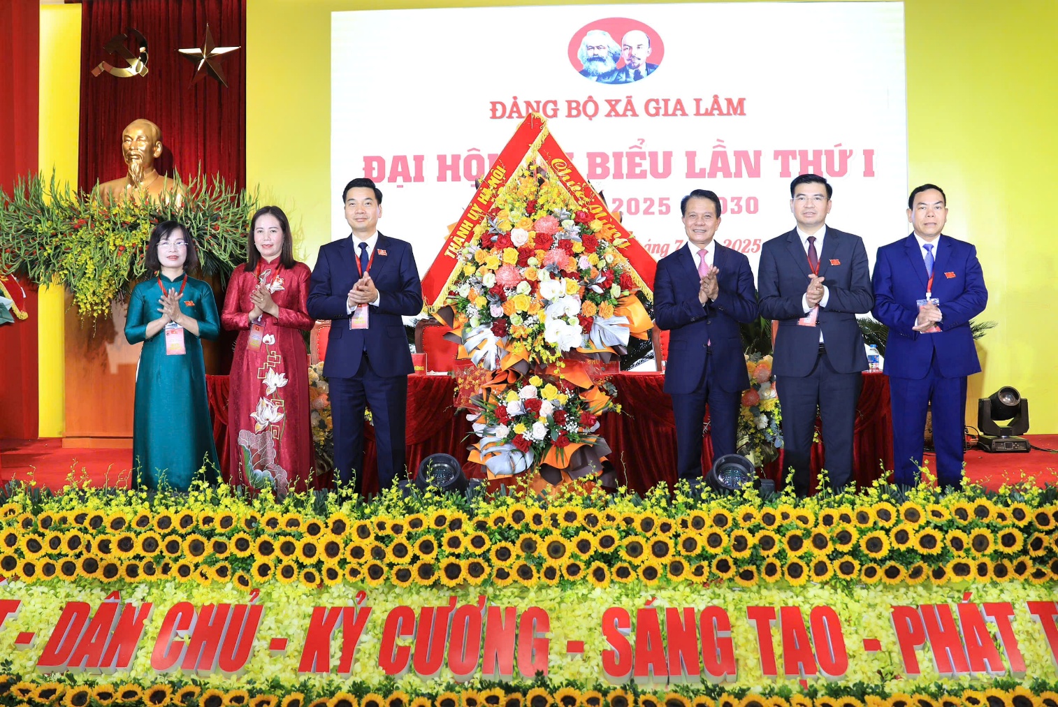 Đại hội đại biểu Đảng bộ xã Gia Lâm lần thứ I, nhiệm kỳ 2025-2030 Gia Lâm vững bước tiến vào kỷ nguyên mới- Ảnh 6.
