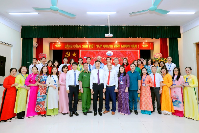 Đại hội Đảng bộ các cơ quan Đảng phường Yên Hoà lần thứ I, nhiệm kỳ 2025 - 2030- Ảnh 1.