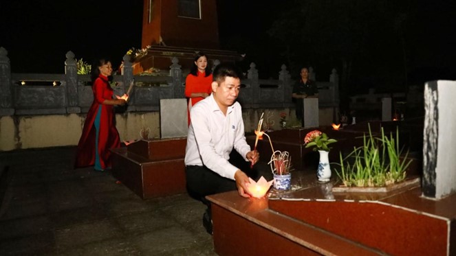 Ủy ban Mặt trận Tổ quốc xã Sơn Đồng tổ chức Lễ thắp nến tri ân các Anh hùng Liệt sĩ xã- Ảnh 3.