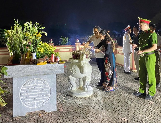 Ủy ban Mặt trận Tổ quốc xã Sơn Đồng tổ chức Lễ thắp nến tri ân các Anh hùng Liệt sĩ xã- Ảnh 8.