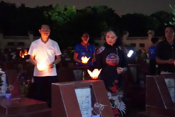 Ủy ban Mặt trận Tổ quốc xã Sơn Đồng tổ chức Lễ thắp nến tri ân các Anh hùng Liệt sĩ xã- Ảnh 9.