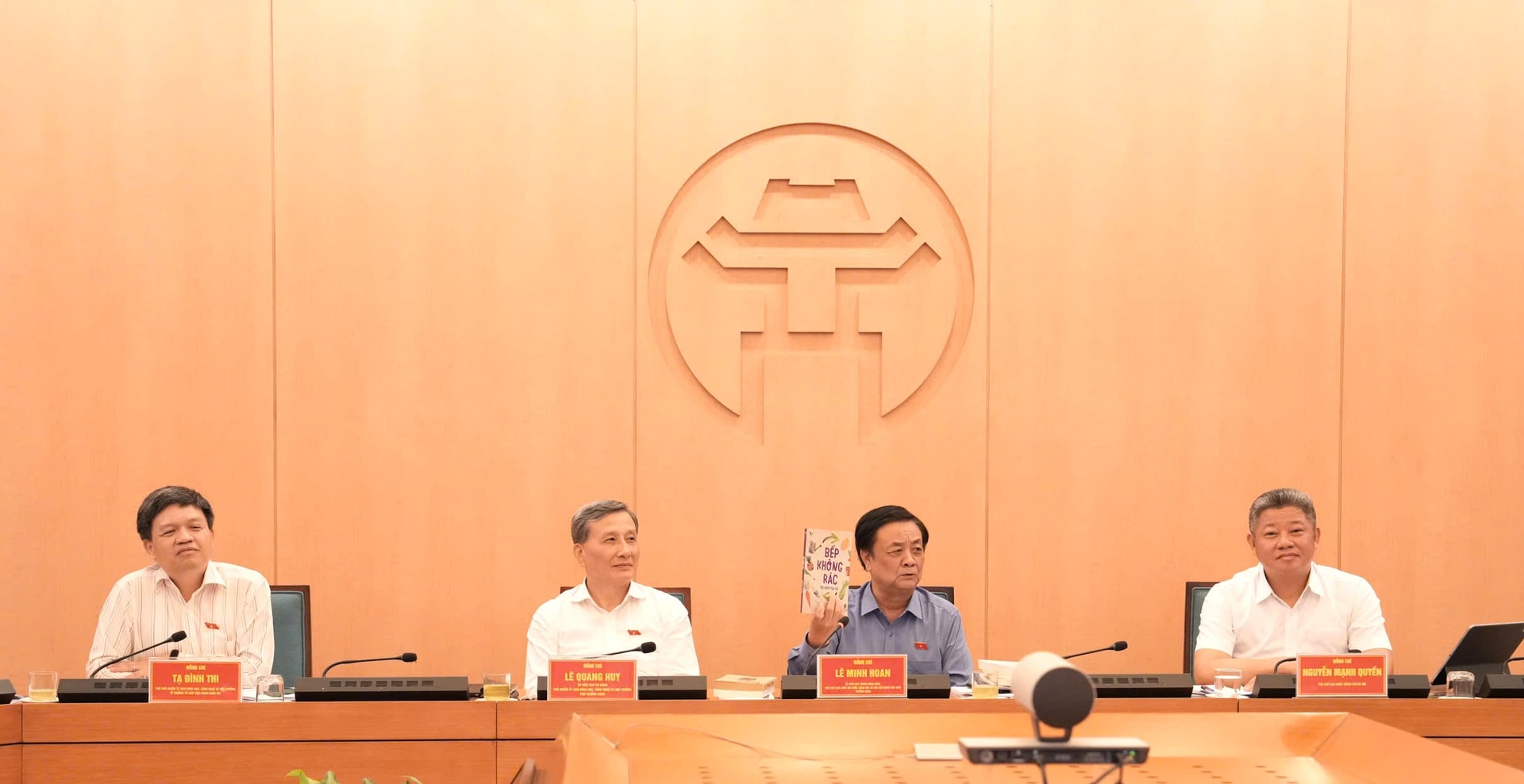 Hà Nội sẽ sớm ban hành Nghị quyết hỗ trợ chuyển đổi phương tiện xanh- Ảnh 1.