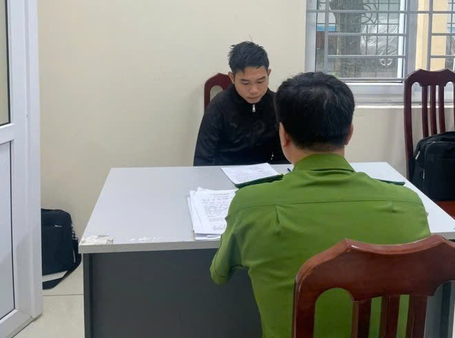 Công an phường Phú Lương bắt quả tang 2 đối tượng mua bán trái phép chất ma túy tại khu vực phía trước chung cư PCC1- Ảnh 2.