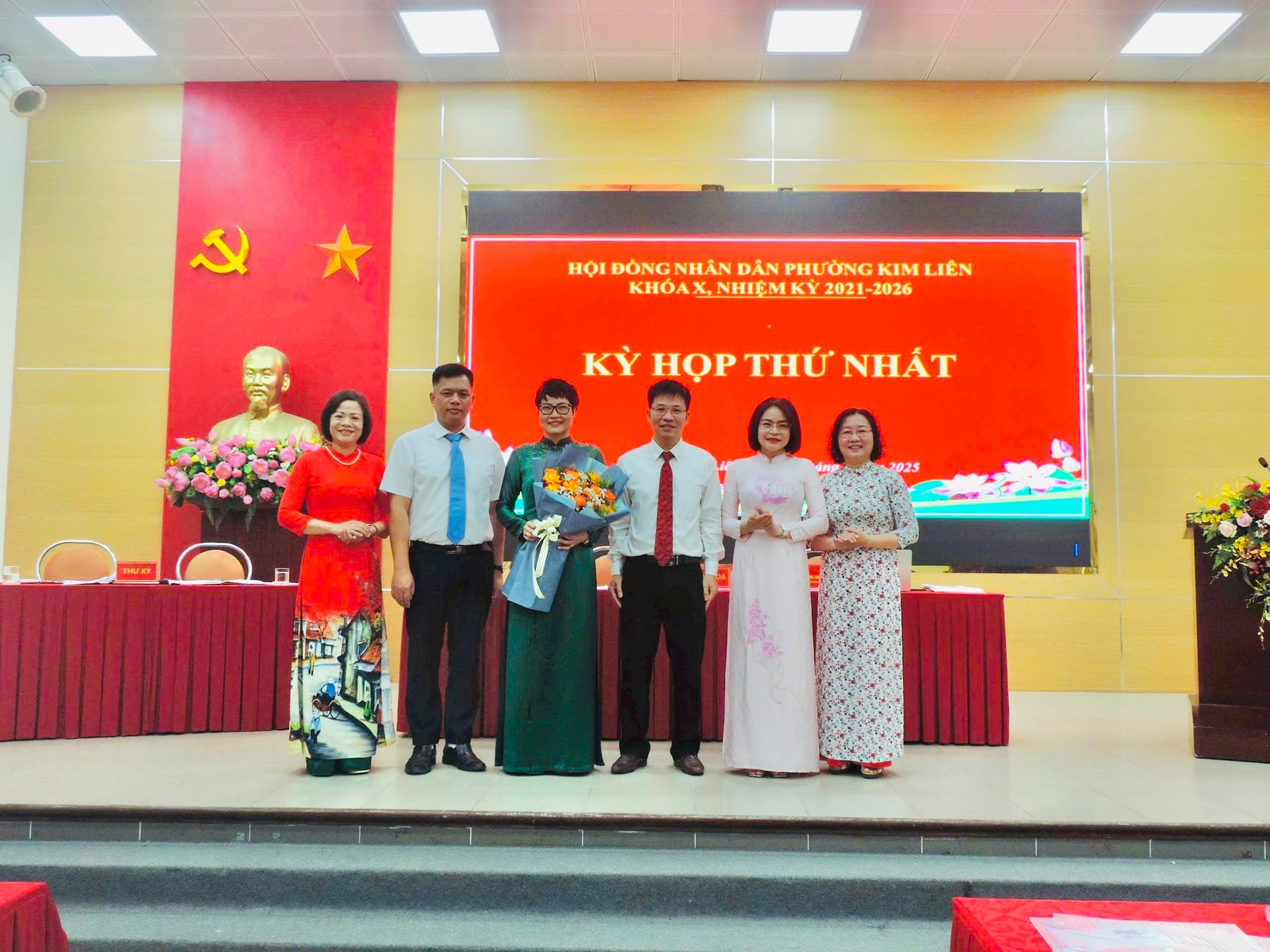 Bộ máy hành chính phường Kim Liên vận hành ngay trong ngày đầu- Ảnh 2.