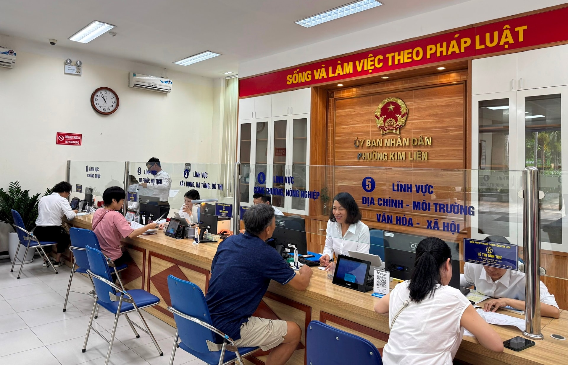 Bộ máy hành chính phường Kim Liên vận hành ngay trong ngày đầu- Ảnh 4.