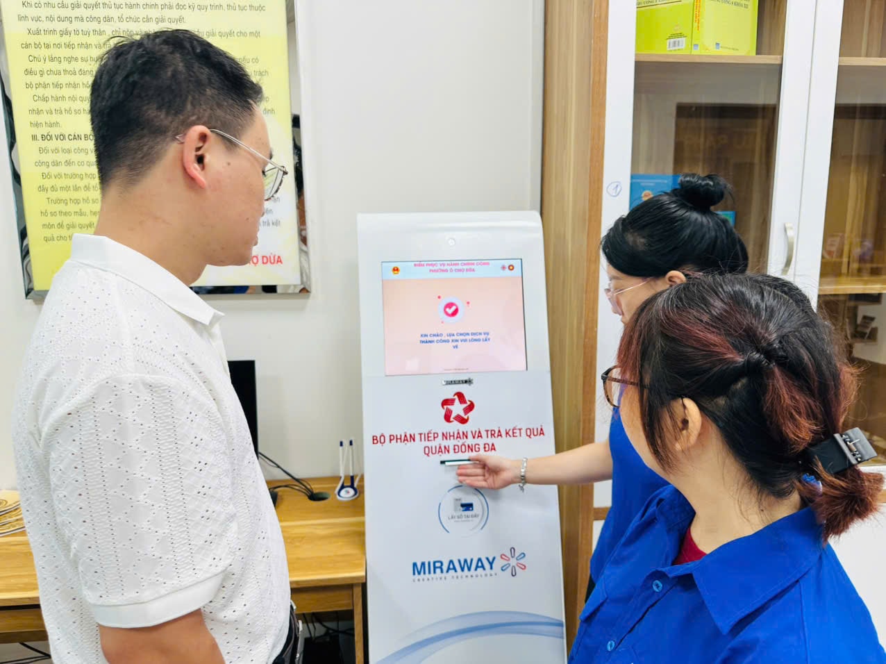 Ngày thứ hai khi vận hành chính quyền địa phương hai cấp: Thuận tiện, gần dân- Ảnh 4.
