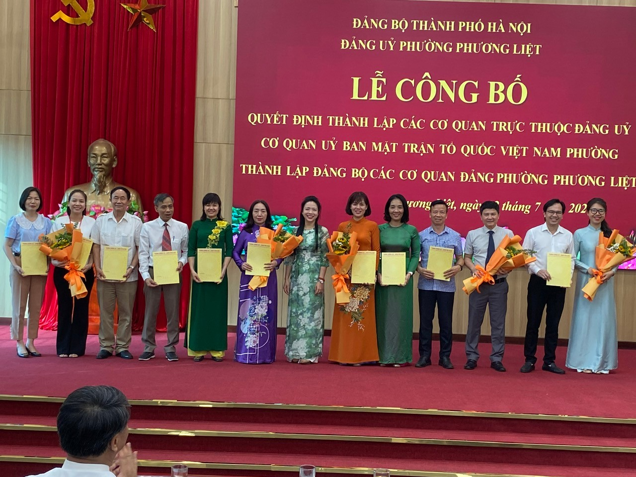 Lễ công bố Quyết định thành lập các cơ quan trực thuộc Đảng ủy, bổ nhiệm cán bộ và thành lập Đảng bộ các cơ quan Đảng phường Phương Liệt- Ảnh 4.