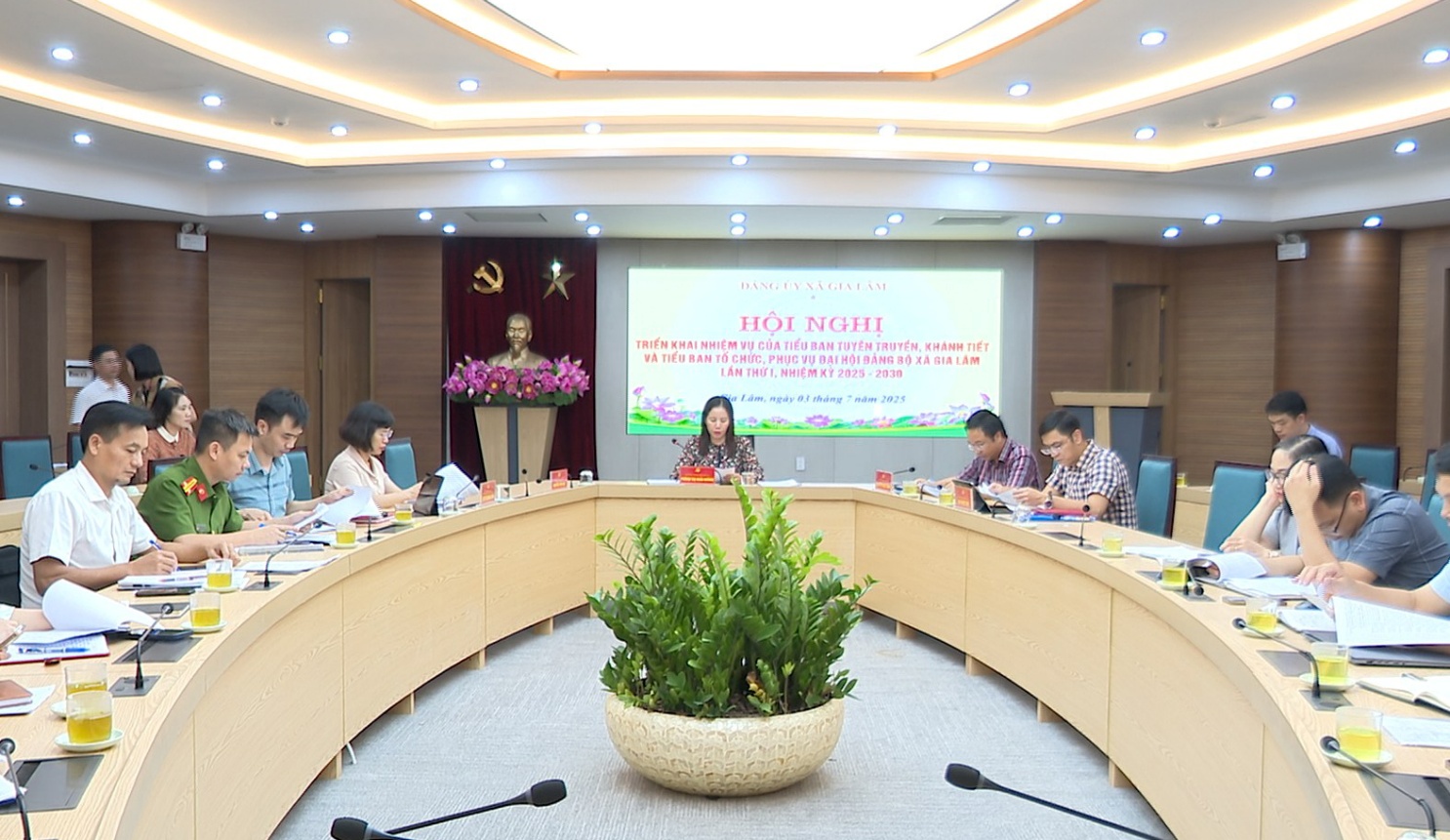 Hội nghị triển khai nhiệm vụ của Tiểu ban Tuyên truyền, Khánh tiết và Tiểu ban Tổ chức, phục vụ Đại hội Đảng bộ xã Gia Lâm lần thứ I, nhiệm kỳ 2025–2030- Ảnh 1.