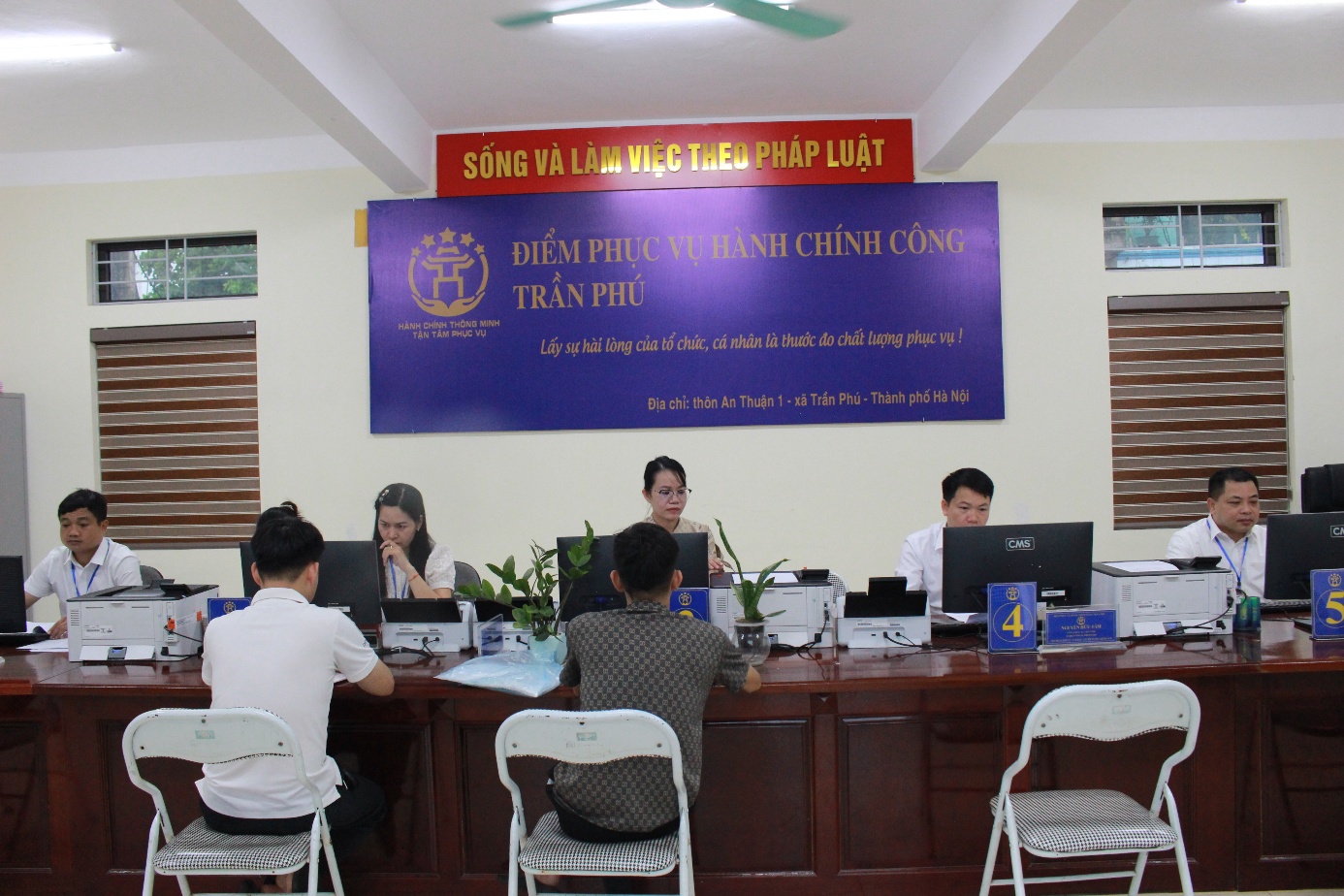Điểm phục vụ hành chính công xã Trần Phú: Tiếp nhận, giải quyết 455 hồ sơ thủ tục hành chính- Ảnh 1.
