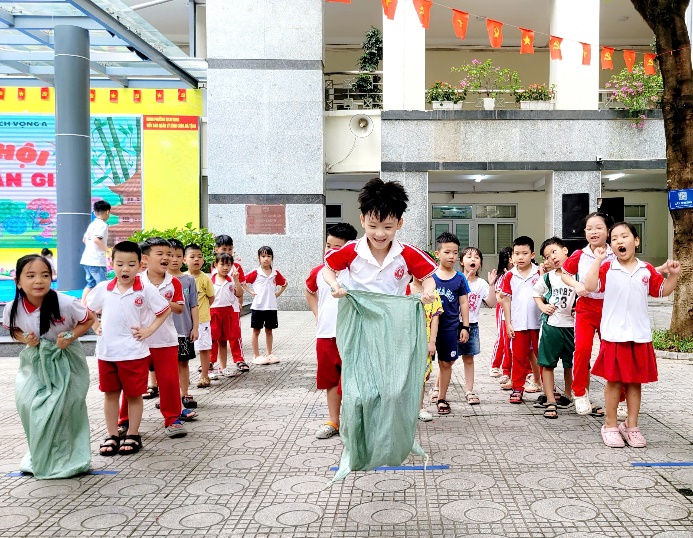 A group of children in a classroom  AI-generated content may be incorrect.