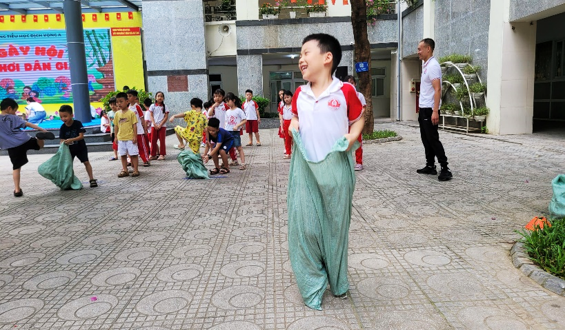 A child in a white shirt and green pants  AI-generated content may be incorrect.