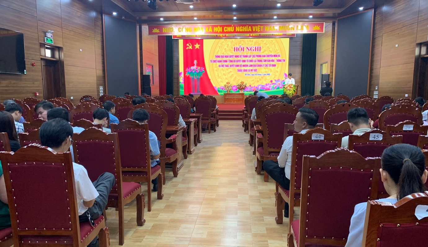 Xã Mỹ Đức công bố các quyết định thành lập các phòng ban chuyên môn, đơn vị sự nghiệp và trao quyết định cán bộ- Ảnh 1.