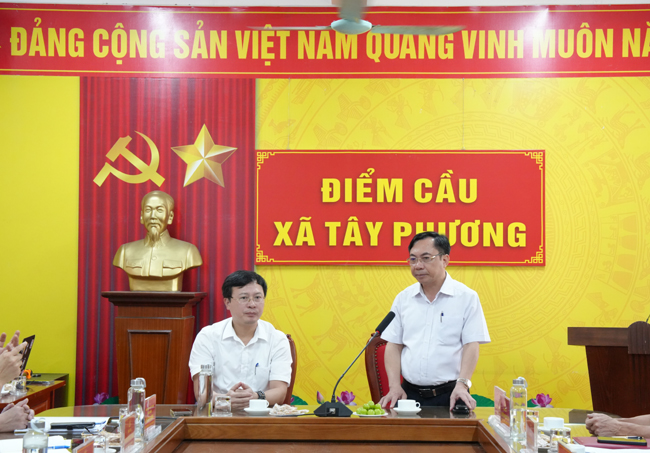 “Đoàn kết – Đồng lòng: Lãnh đạo xã Hạ Bằng thăm, tặng hoa chúc mừng các xã mới”- Ảnh 5.