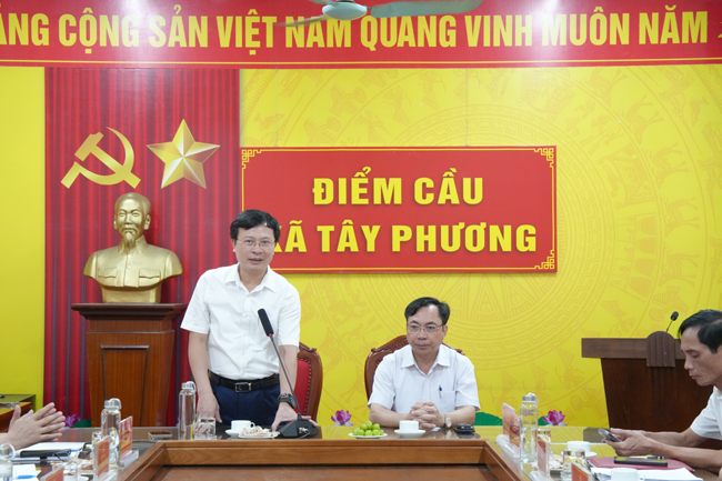 “Đoàn kết – Đồng lòng: Lãnh đạo xã Hạ Bằng thăm, tặng hoa chúc mừng các xã mới”- Ảnh 6.