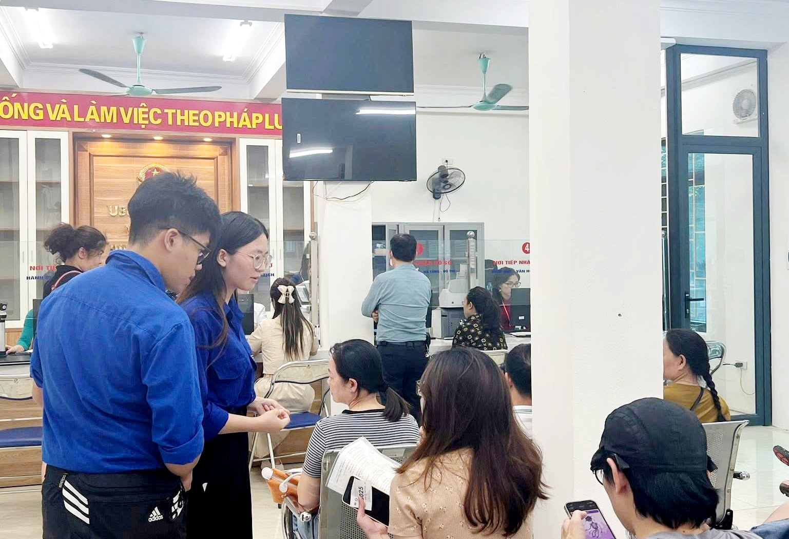 Ngày thứ hai khi vận hành chính quyền địa phương hai cấp: Thuận tiện, gần dân- Ảnh 6.