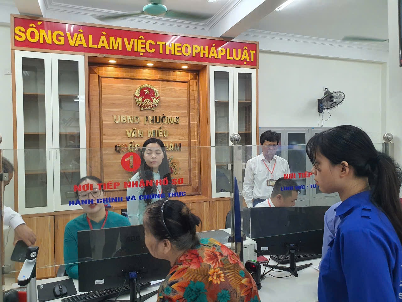 Ngày thứ hai khi vận hành chính quyền địa phương hai cấp: Thuận tiện, gần dân- Ảnh 5.