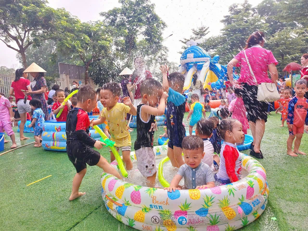 TRƯỜNG MẦM NON NAM TRUNG YÊN VỚI “LỄ HỘI NƯỚC MÙA HÈ - WATER FESTIVAL 2025"- Ảnh 2.