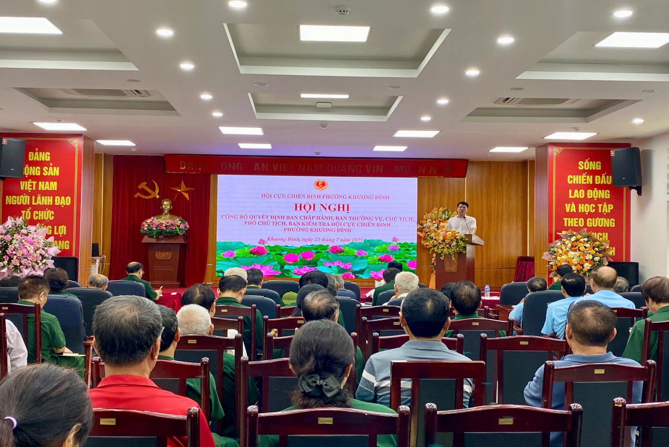 Hội nghị công bố và trao các Quyết định thuộc Hội Cựu chiến binh phường Khương Đình- Ảnh 4.