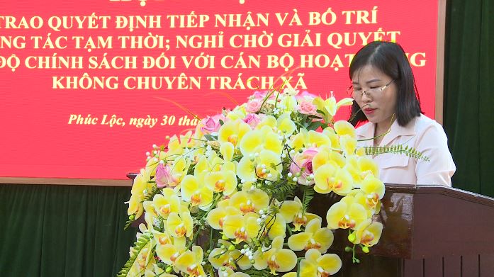 Hội nghị trao Quyết định tiếp nhận và bố trí tạm thời; nghỉ chờ giải quyết chế độ chính sách đối với cán bộ hoạt động không chuyên trách xã- Ảnh 3.