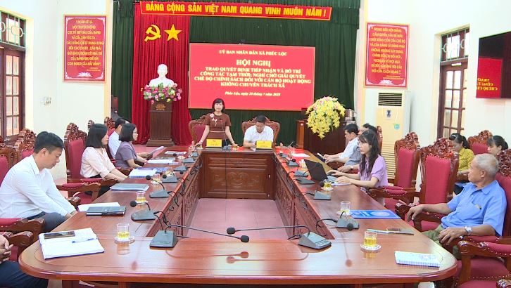 Hội nghị trao Quyết định tiếp nhận và bố trí tạm thời; nghỉ chờ giải quyết chế độ chính sách đối với cán bộ hoạt động không chuyên trách xã- Ảnh 2.