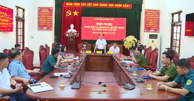 Đảng ủy xã Phúc Lộc tổ chức Hội nghị công bố và trao các Quyết định về công tác cán bộ- Ảnh 5.