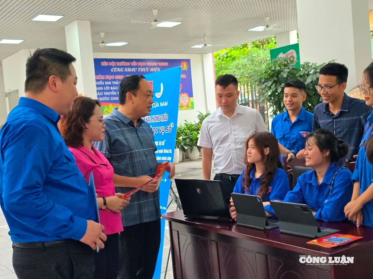 Hà Nội 'đi từng ngõ, gõ từng nhà' để chuyển đổi số- Ảnh 2.