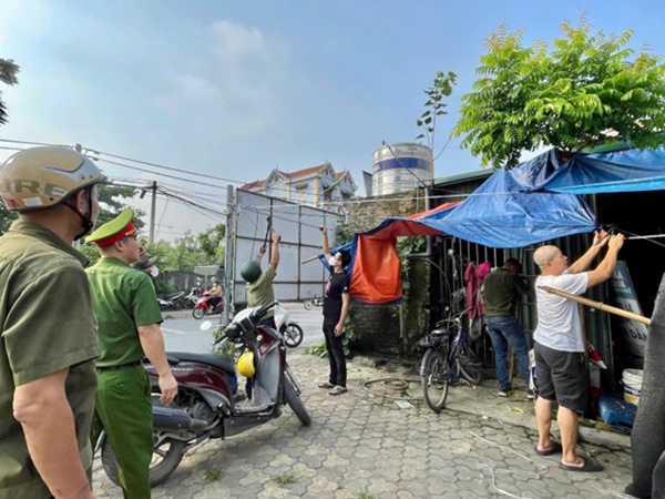 Công an xã Hoài Đức ra quân đảm bảo trật tự văn minh đô thị, trật tự an toàn giao thông- Ảnh 4.