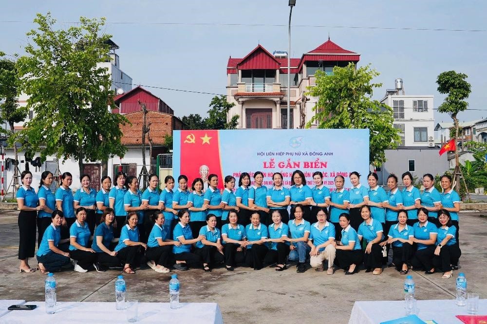 Phụ nữ xã Đông Anh: Gắn biển phần việc chào mừng Đại hội Đảng các cấp nhiệm kỳ 2025-2030