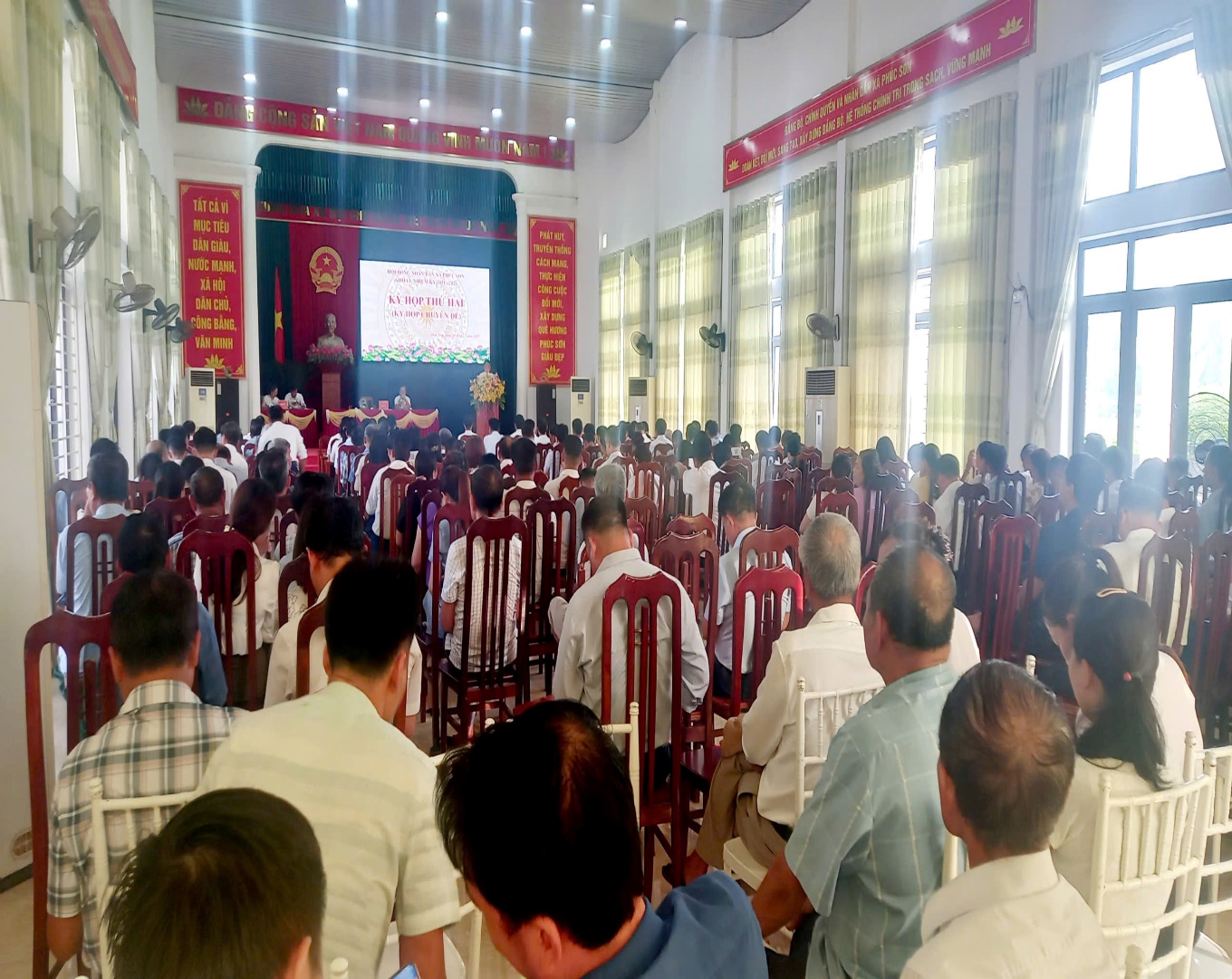 HĐND XÃ PHÚC SƠN TỔ CHỨC THÀNH CÔNG KỲ HỌP THỨ HAI – KHÓA I, NHIỆM KỲ 2021-2026- Ảnh 3.