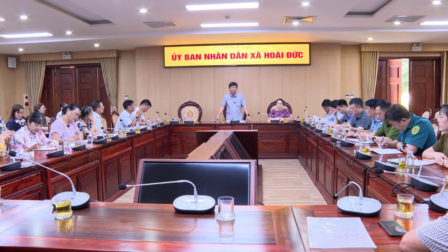 Hội nghị nghe báo cáo tình hình Kinh tê-Xã hội các thôn xã Di Trạch và xã Đức Thượng (cũ)- Ảnh 1.