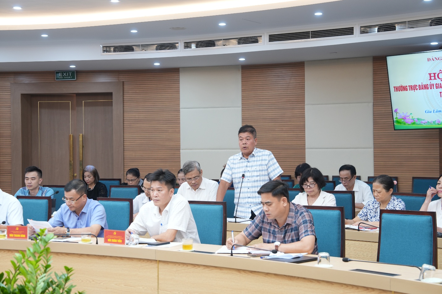   Hội nghị giao ban Thường trực Đảng ủy với Bí thư Chi bộ thôn, tổ dân phố tháng 7 năm 2025- Ảnh 2.