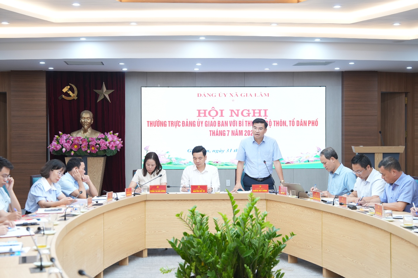   Hội nghị giao ban Thường trực Đảng ủy với Bí thư Chi bộ thôn, tổ dân phố tháng 7 năm 2025- Ảnh 3.